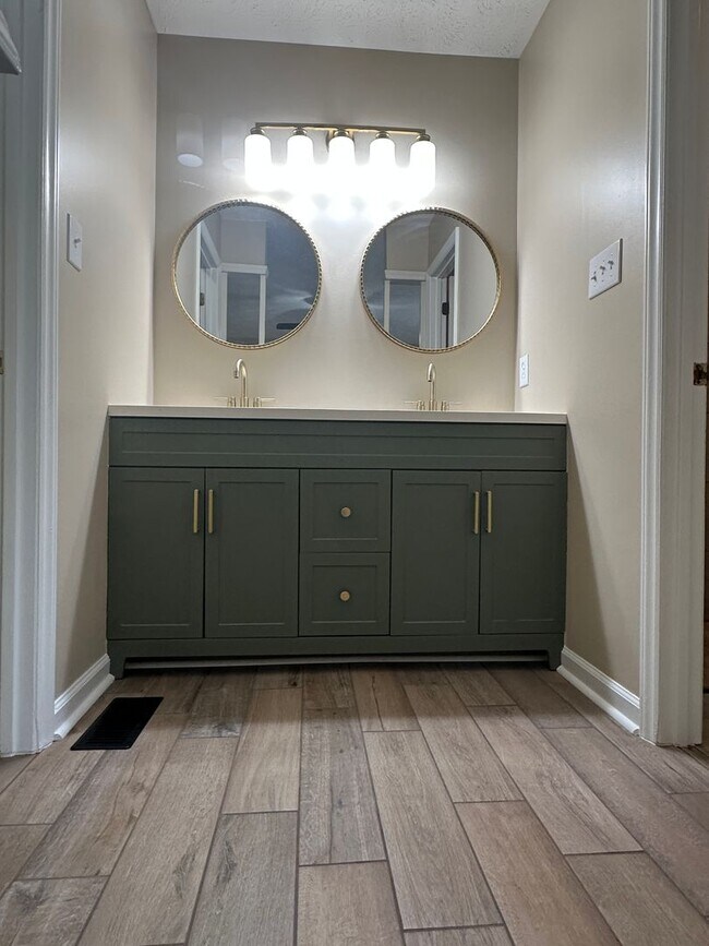 Building Photo - 5598 Arapahoe Ct