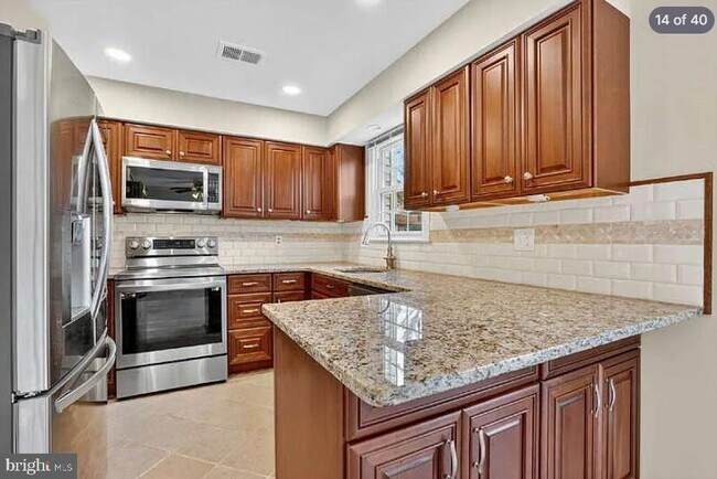 Building Photo - 7427 Salford Ct