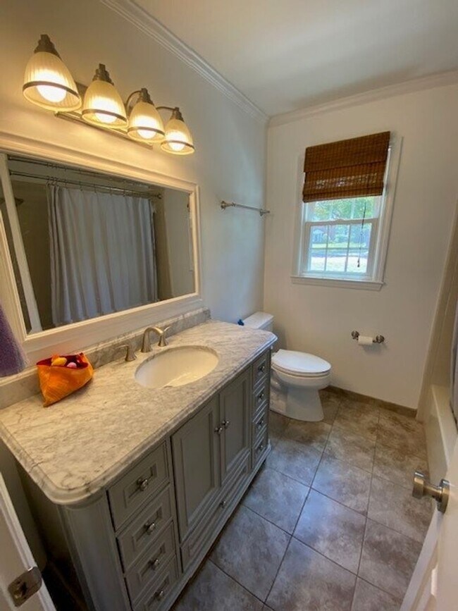 Building Photo - 917 Rolling Hills Cove