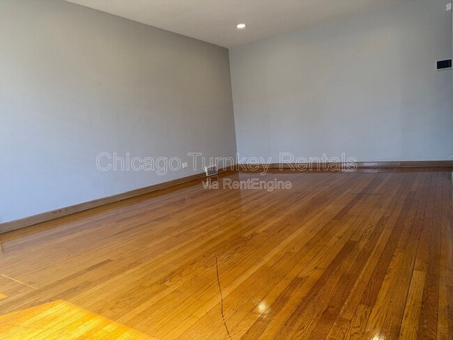 Building Photo - 2810 W 83rd St