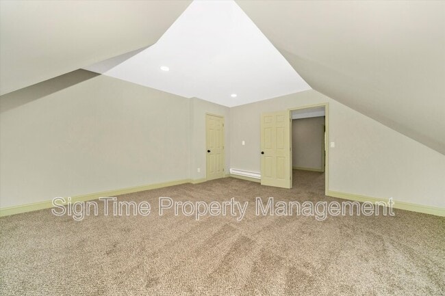 Building Photo - 25 Wayside Ave