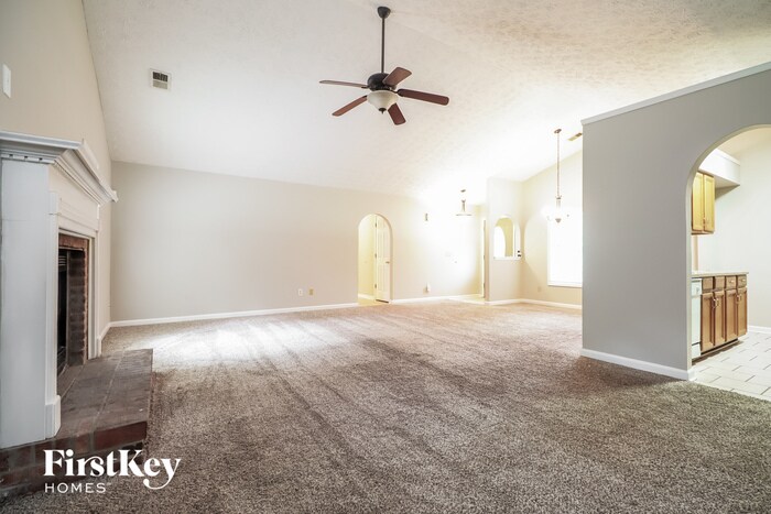 Building Photo - 204 Pineknoll Ct
