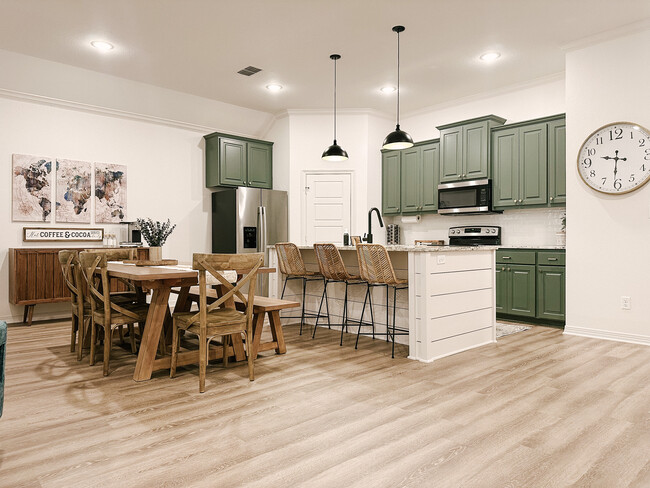 Kitchen Dinning Area - 8508 Lakeway Dr