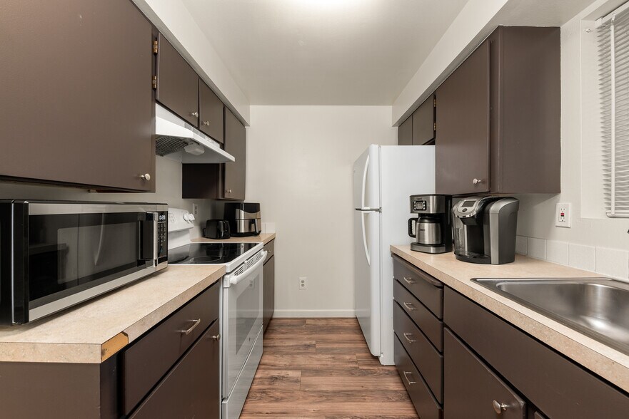 Building Photo - 120 W Cora Ave