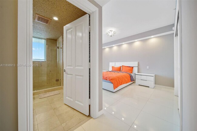 Building Photo - 17875 Collins Ave