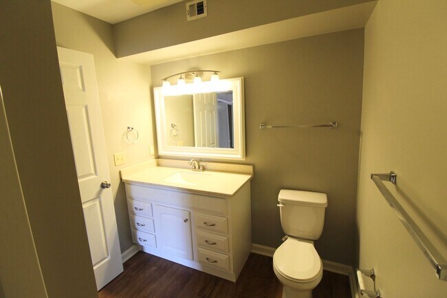 Building Photo - Two bedroom condo for rent! - 1030-8 Blue Ridge Drive