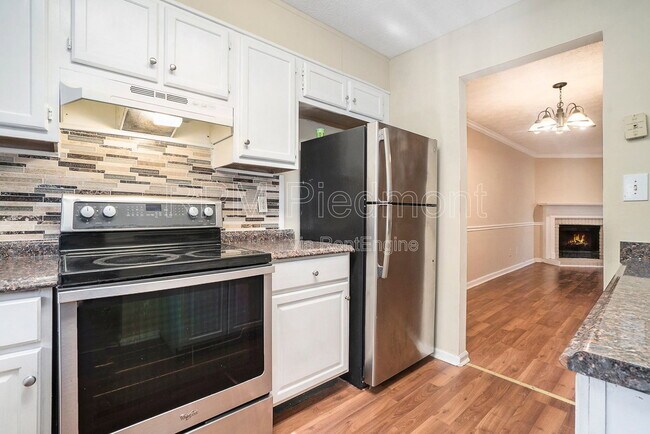 Building Photo - 5467 Park Pl S