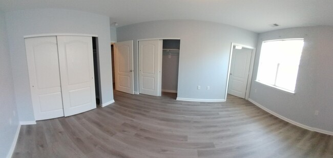 Building Photo - 908 Southmoor Dr