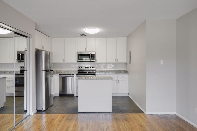 Building Photo - Remodeled 2 bed featuring new kitchen