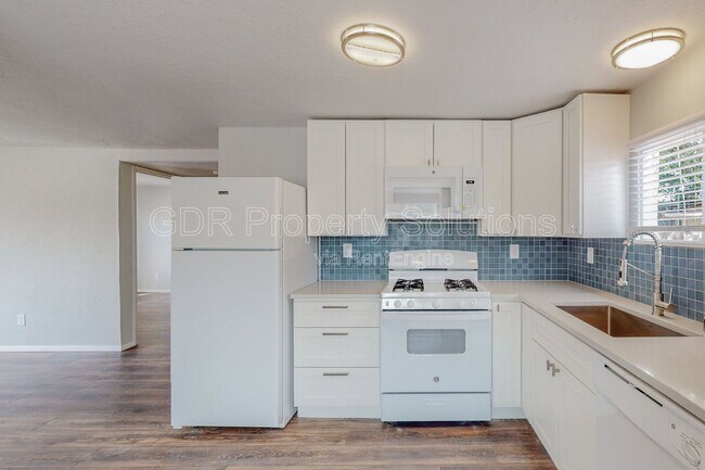 Building Photo - 1717 Griegos Rd NW