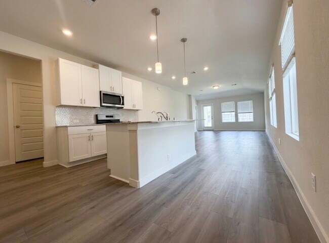 Building Photo - 5549 Madden Ln