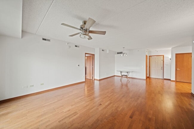 Building Photo - 601 W Rand Rd