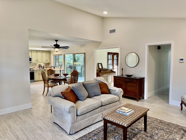 Building Photo - 31121 Via Santo Tomas