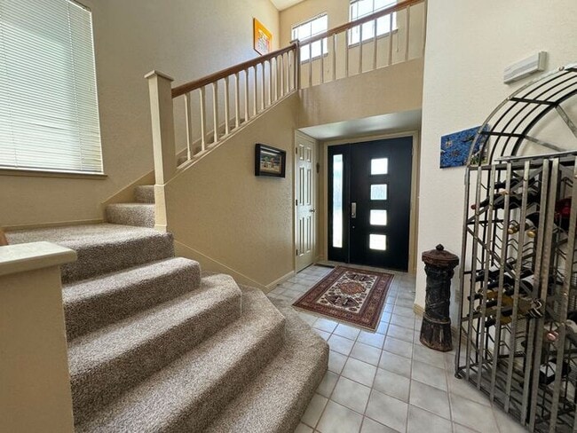 Building Photo - 13th Fairway Views at Lakeridge Golf Course, 3 bed / 2.5 bath! Available Now!