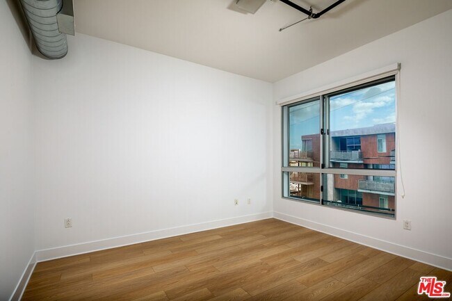 Building Photo - 710 N El Centro Ave