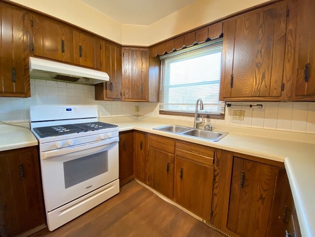 Building Photo - 3 Bedroom Home in Merrillville, IN