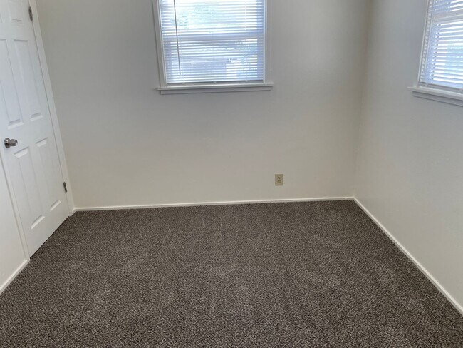Building Photo - 524 Loop