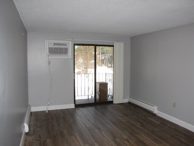 Building Photo - 1301 Bodwell Rd