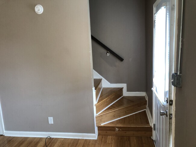 Building Photo - 205 Hedgewood Ct