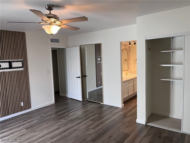 Building Photo - 3369 Medina Ct