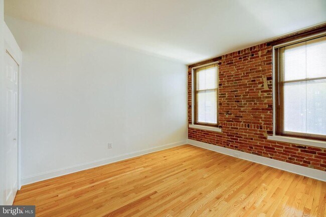 Building Photo - 1615 Q St NW