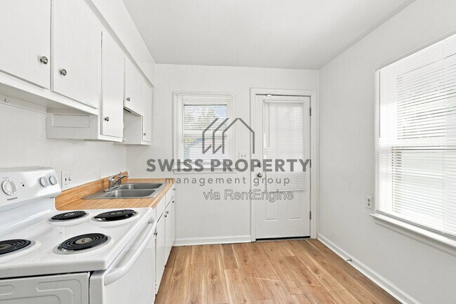 Building Photo - 1590 Vendome Dr S