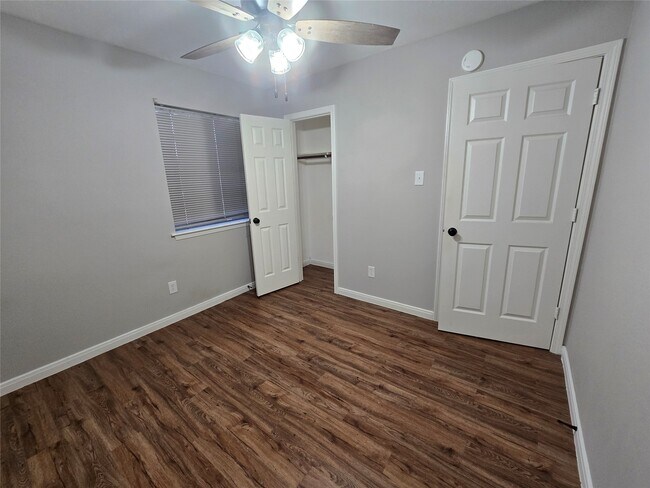 Building Photo - 1411 Dorsetshire Dr