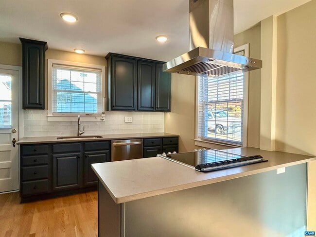 Building Photo - 814 Altavista Ave