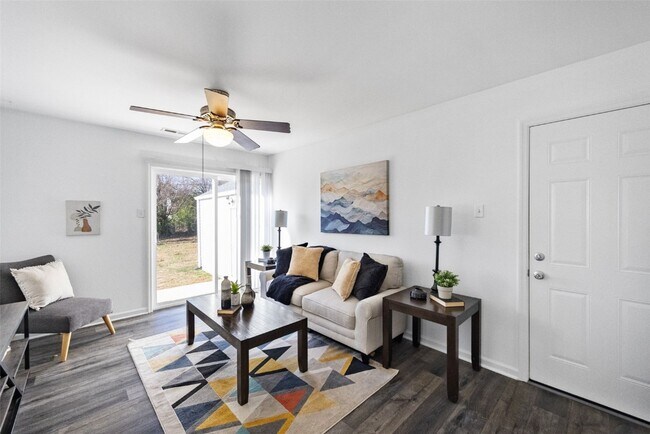 Building Photo - 417 Chamberlin Dr