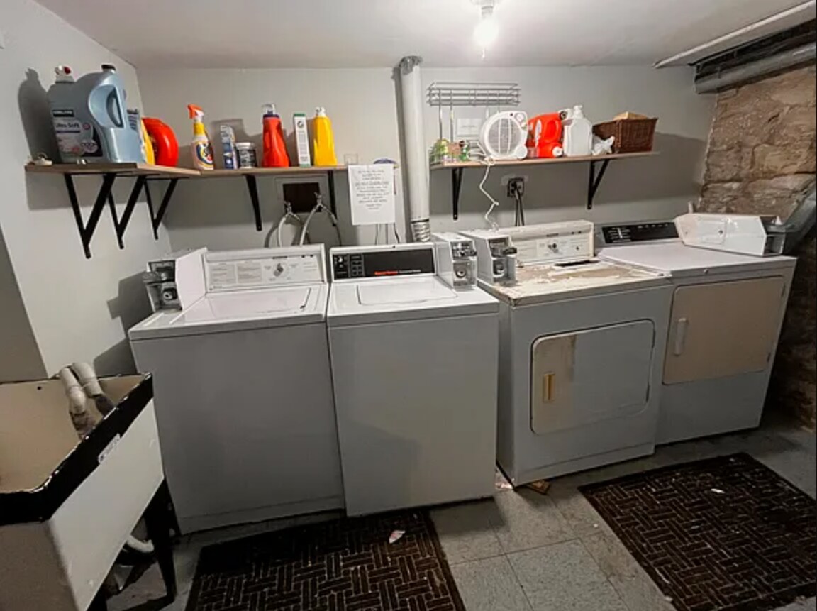 Building Photo - 1513 W Erie St