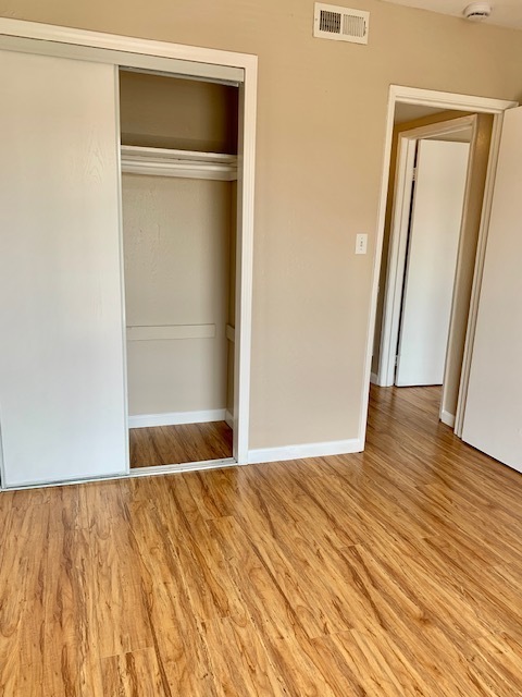 Building Photo - Great 2 bed, 1.5 Bath Condo with Garage in...