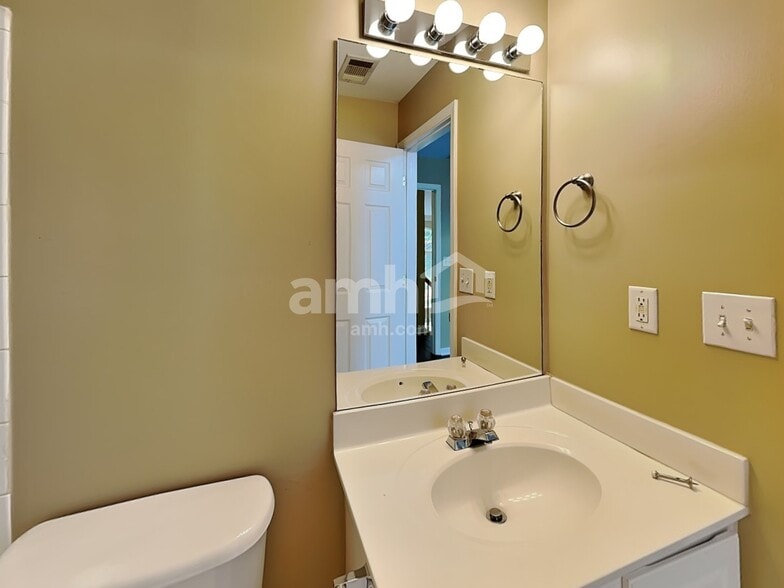 Building Photo - 1649 Stillwater Park Ct