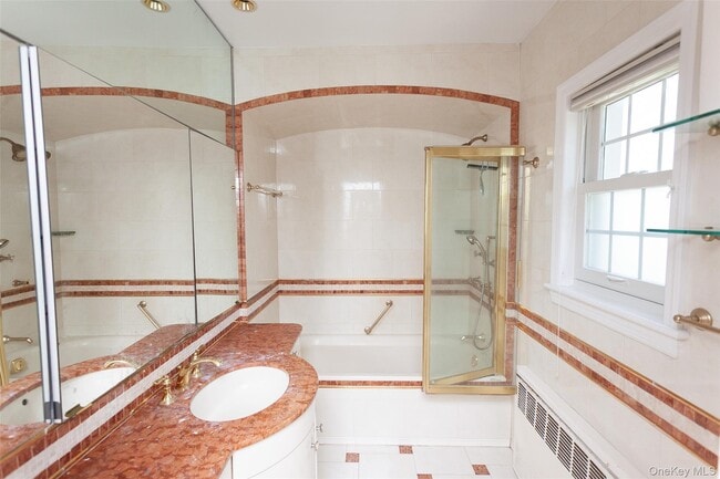 Building Photo - 355 E Beech St