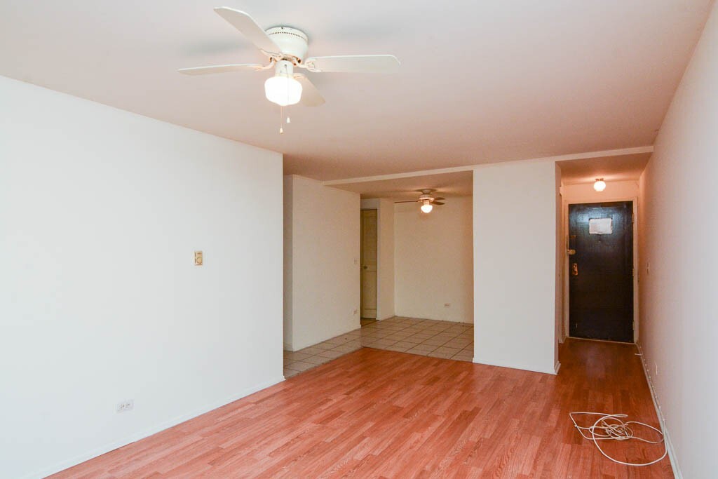 Building Photo - 3825 N Pine Grove Ave