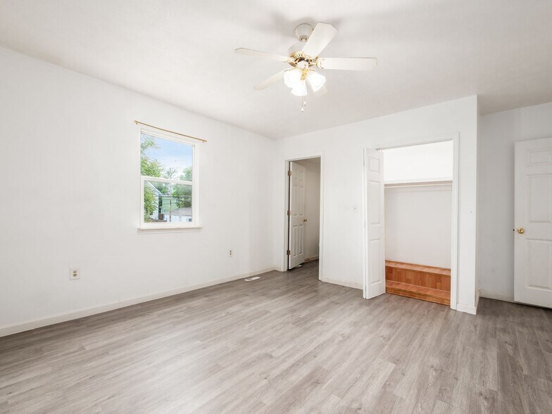 Building Photo - 100 S Oakley Ave