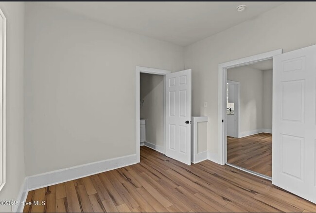 Building Photo - House