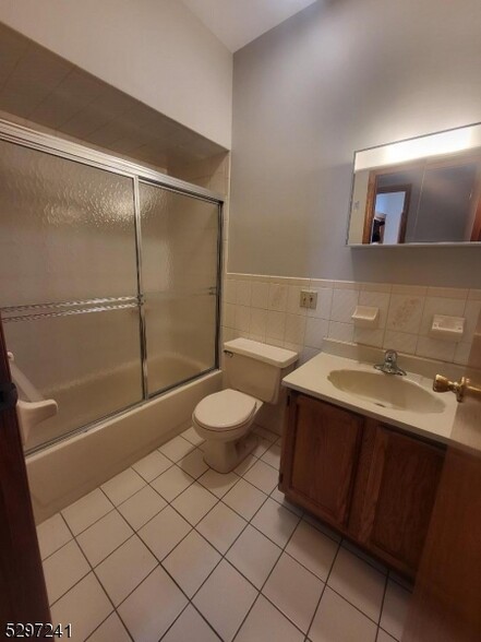 Building Photo - 16 Marne St