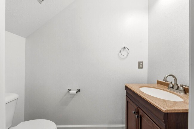 Building Photo - 103 Ledgestone Pl