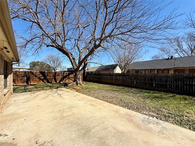 Building Photo - 2611 Fountainview Dr