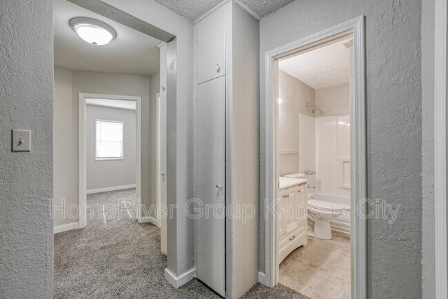 Building Photo - 831 Stewart Ave