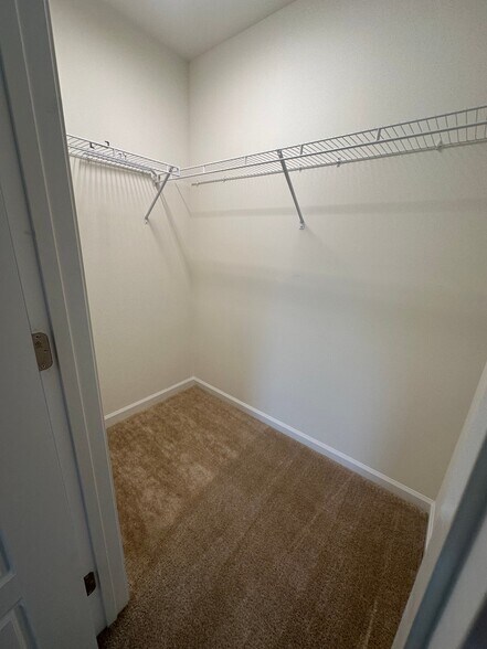 Building Photo - 423 Bassett Ln