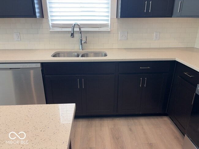 Building Photo - 817 Oyster Bay Dr