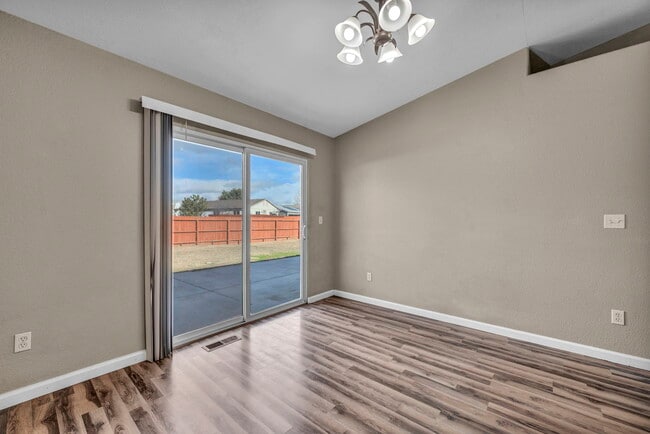 Building Photo - 17765 Oakview Ct