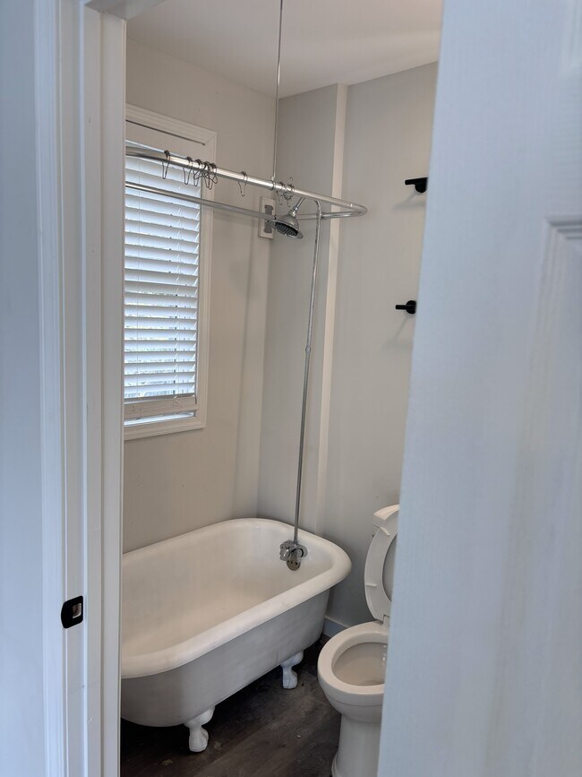 Building Photo - 2747 Washington Ave