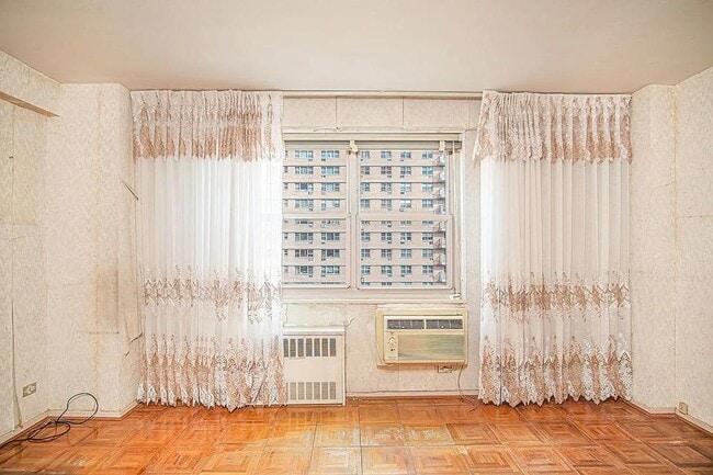 Building Photo - 464 Neptune Ave