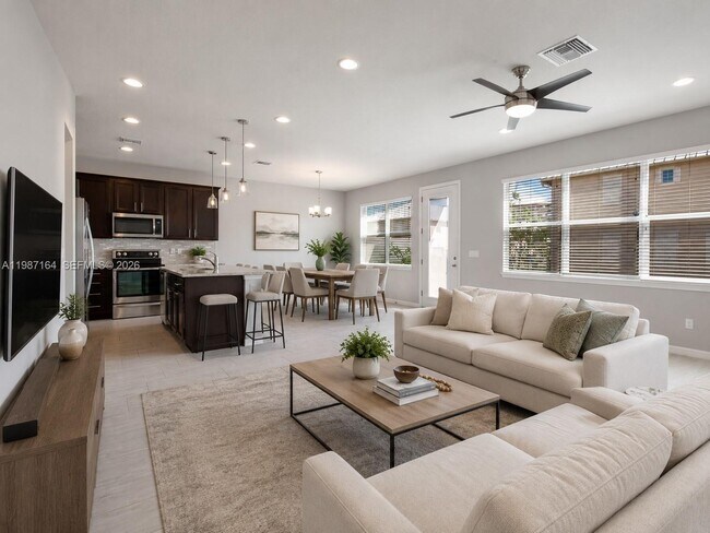 Building Photo - 1101 Banyan Dr