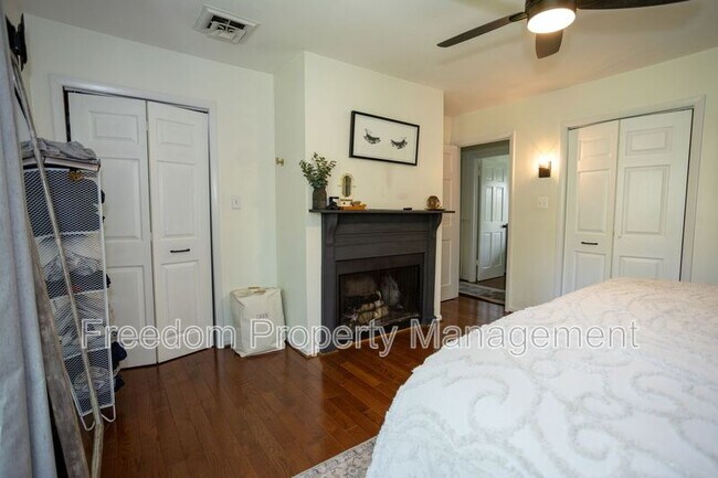 Building Photo - 6197 Edwards Dr