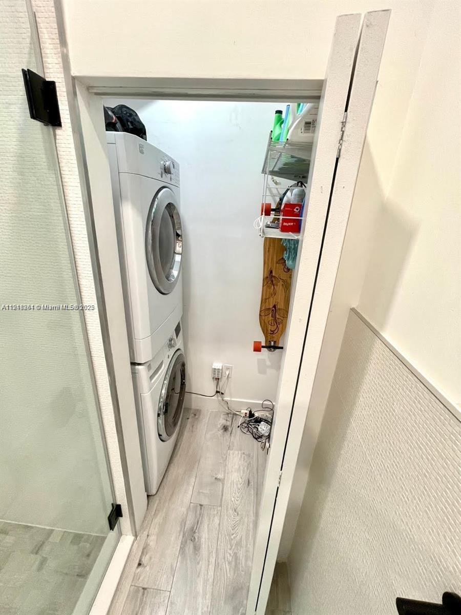 Building Photo - 3070 Allamanda St