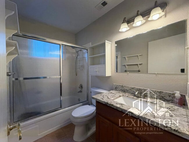 Building Photo - Lovely updated, 3BD/2BA, Home in Rocklin – off Pacific St. near Hwy 80 Access!