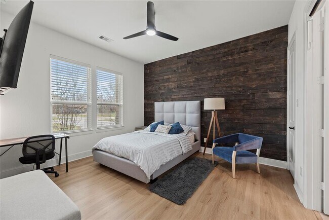Building Photo - 32711 Wales Cir